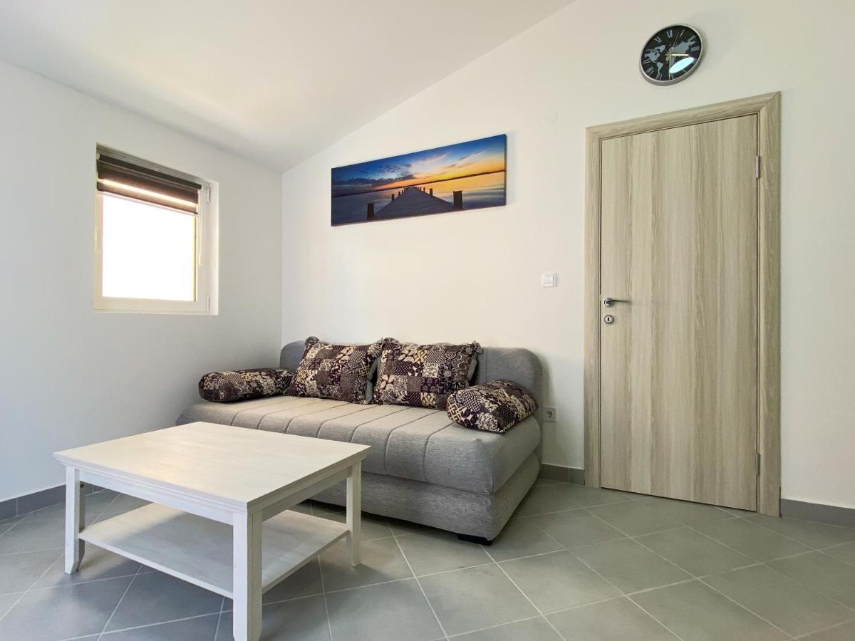 Monika Apartment *