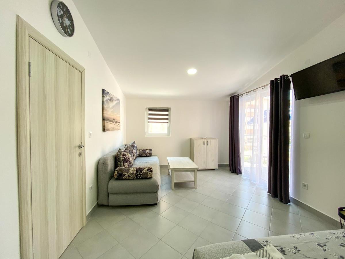 Monika Apartment *